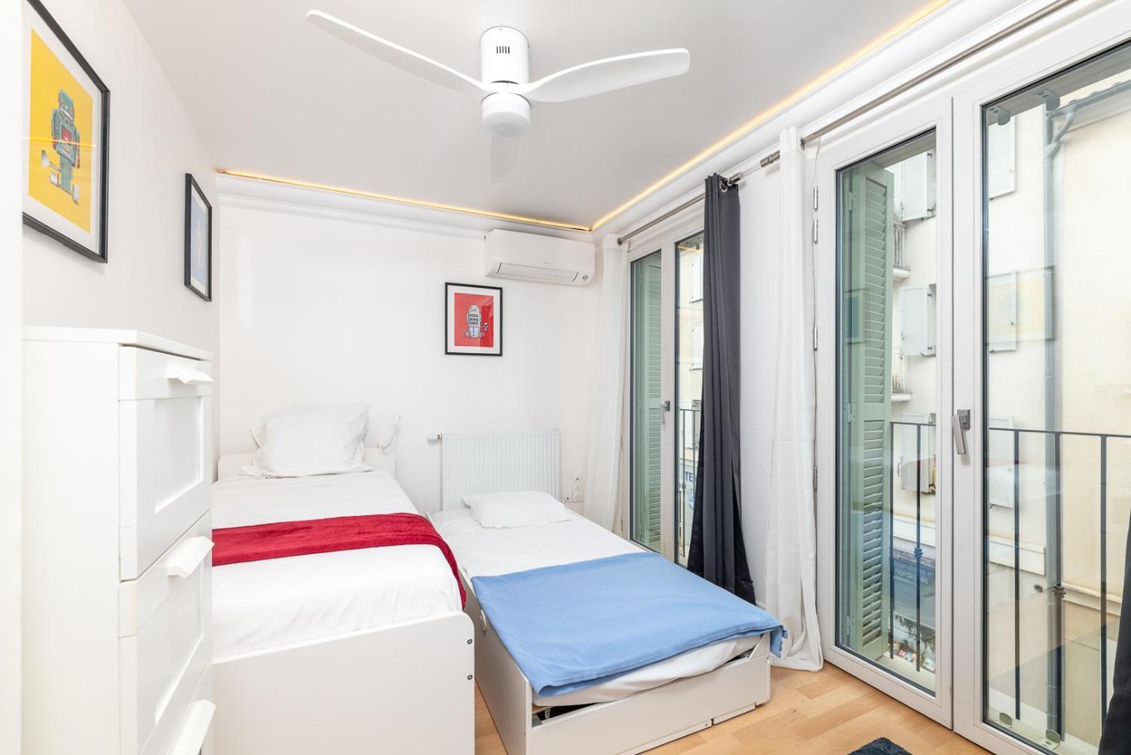 Apartment Vieil Beachside Apartment: Brand New With Parking Antibes